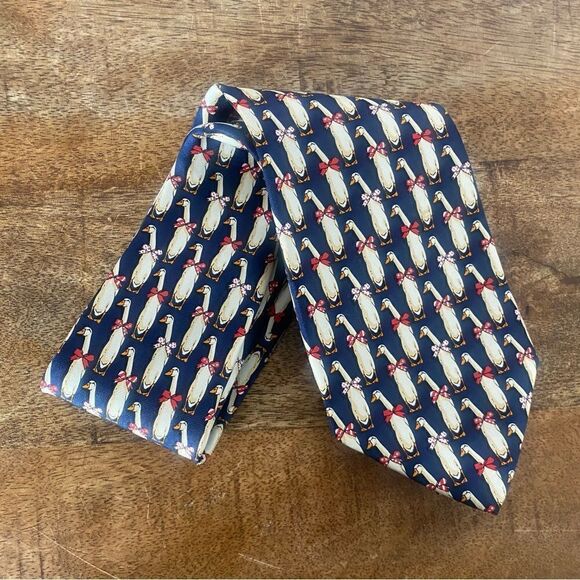 Paul Frederick White goose neck tie - Picture 1 of 4